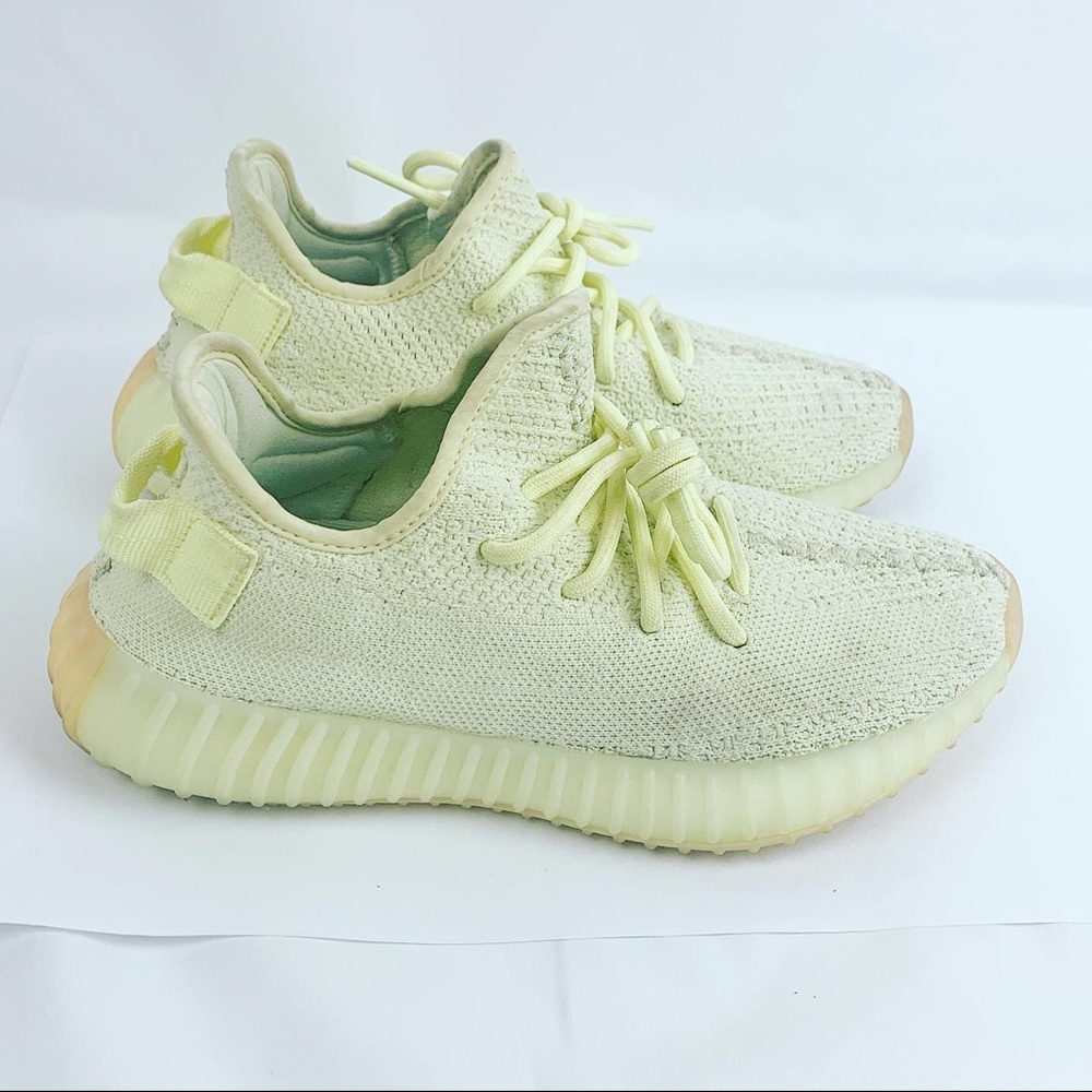 YEEZY size 5